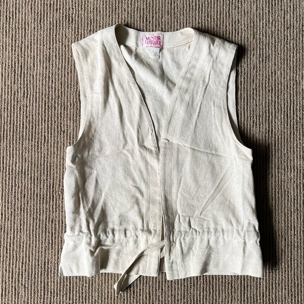 100% Raw silk noil vintage made in Canada vest - size small, natural colour